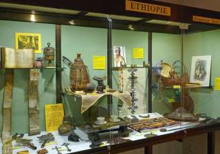 Vitrine sur l'Ethiopie
Musée d'histoire naturelle et d'ethnographie, Colmar, Alsace 
www.museumcolmar.org
Crédit photo : Ji-Elle (Wikicommons)