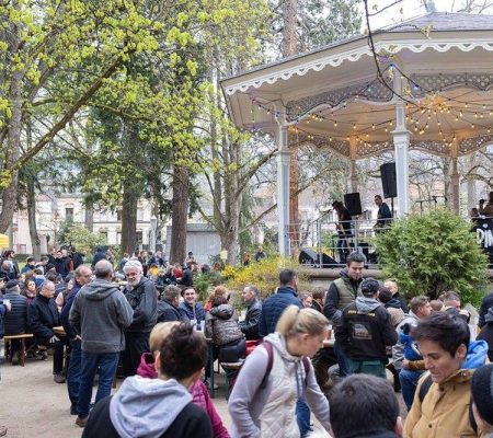 menschter bier party foule au parc hartmann