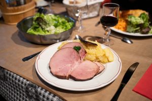 Repas marcaire dans une ferme auberge de la vallée de munster