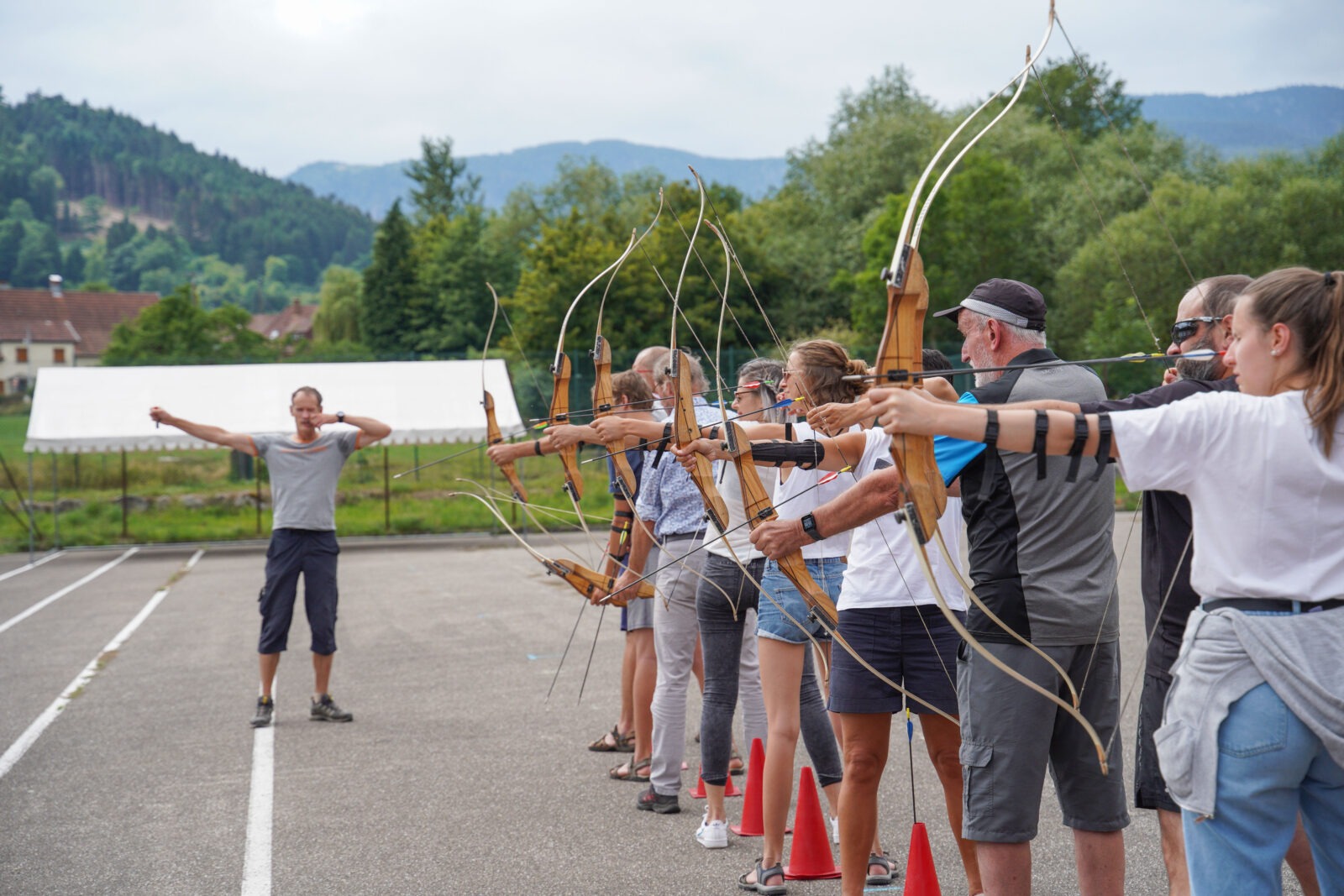Groupe pratiquant le tir à l'arc à Munster