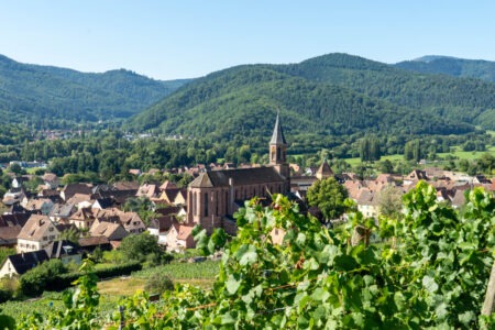 Eglise de wihr au val vue depuis le vignoble